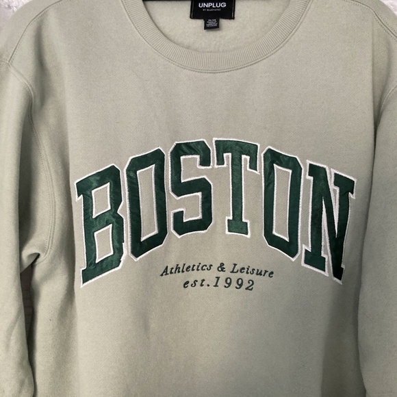 3/$10 SALE Green Boston Fleece Crewneck Sweater - Picture 2 of 4